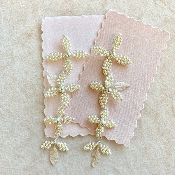 He loves me He loves me not earrings