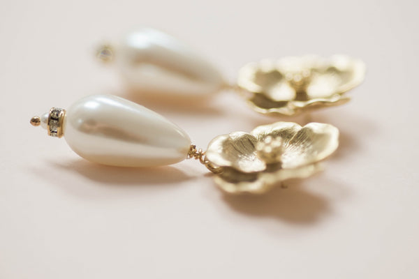 Sabina pearl earring