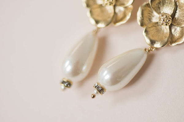 Sabina pearl earring