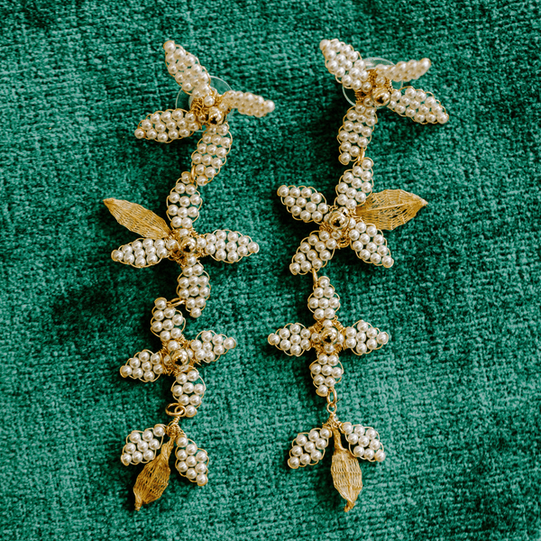 "pearl statement earring" "