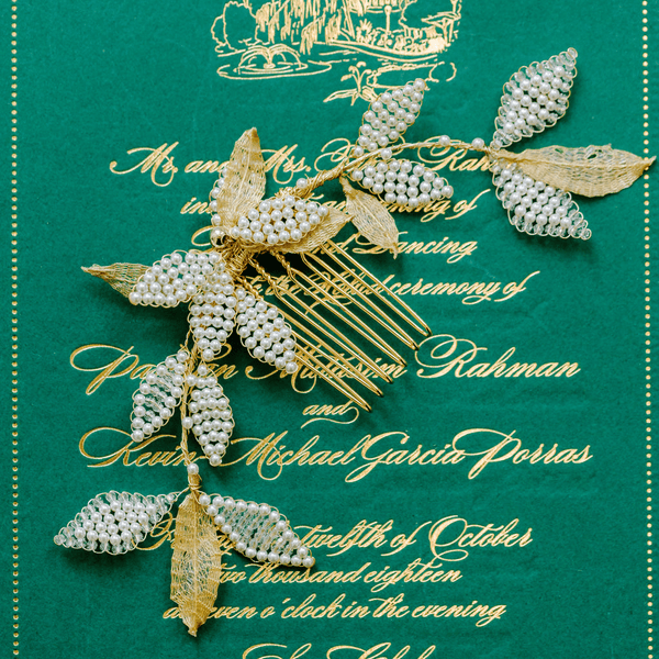 He loves me He loves me not hairpiece