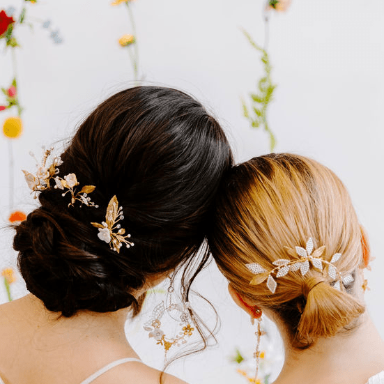 He loves me He loves me not hairpiece