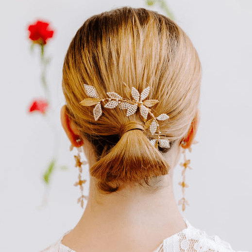 He loves me He loves me not hairpiece